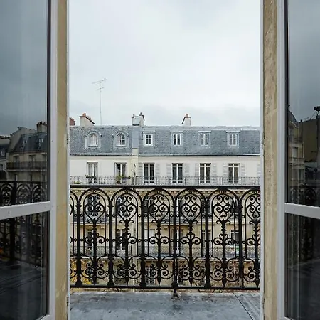 Veeve - Emerald Exuberance Apartment Paris